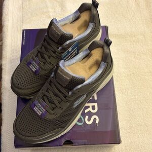 Skechers Women's D’Lux Walker Infinite Motion